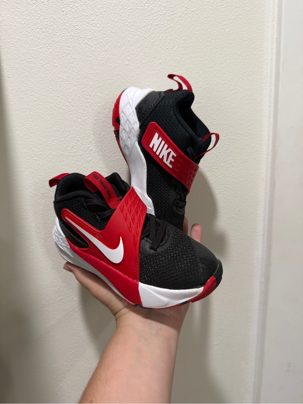 Nike Team Hustle D 12 size 10.5c